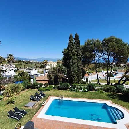 Beautiful 5 Bedroom Villa With Private Pool With Stunning Sea Views, Walking Distances To Shops Restaurants Beach Манільва Екстер'єр фото
