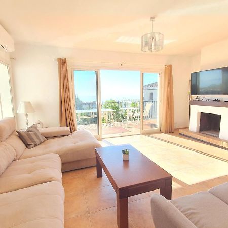 Beautiful 5 Bedroom Villa With Private Pool With Stunning Sea Views, Walking Distances To Shops Restaurants Beach Манільва Екстер'єр фото