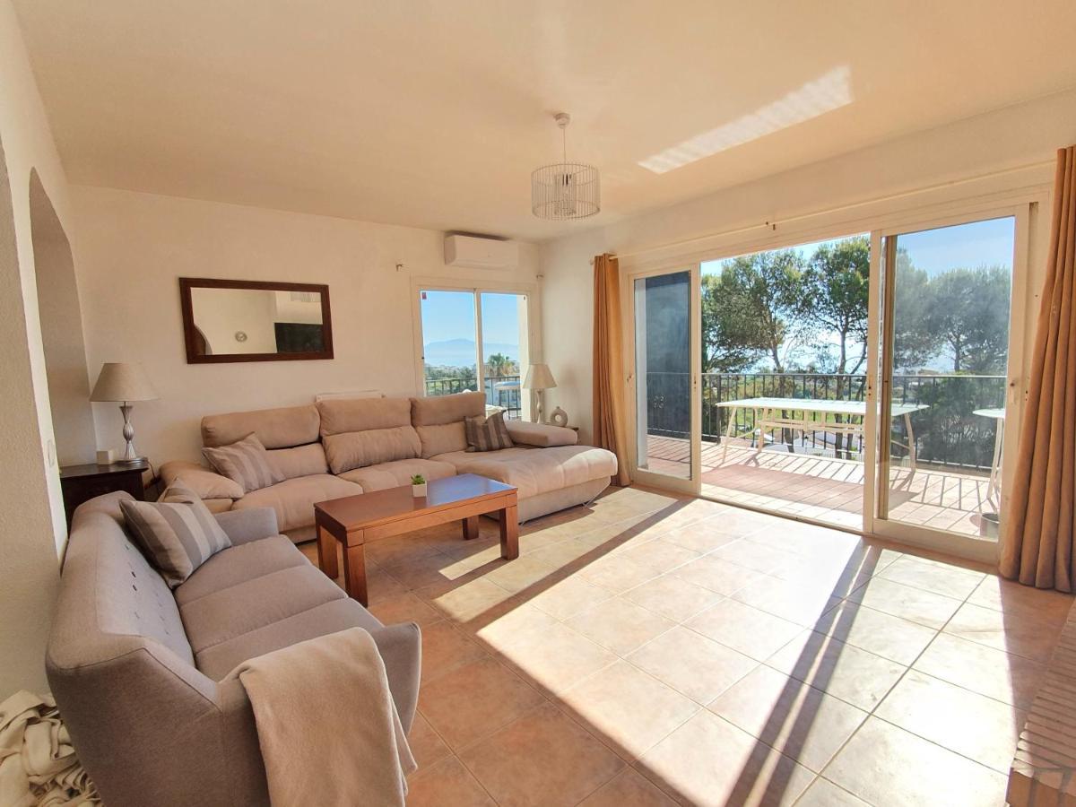 Beautiful 5 Bedroom Villa With Private Pool With Stunning Sea Views, Walking Distances To Shops Restaurants Beach Манільва Екстер'єр фото