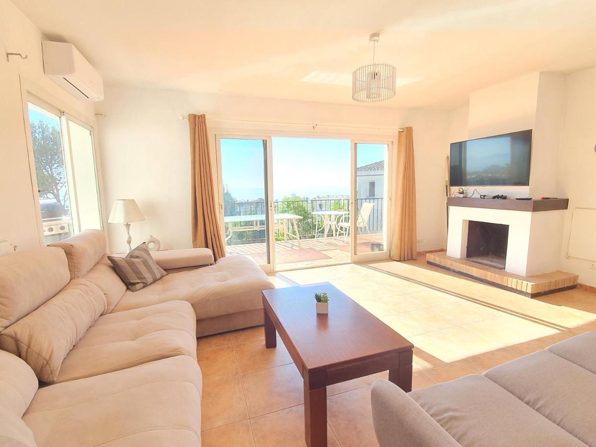 Beautiful 5 Bedroom Villa With Private Pool With Stunning Sea Views, Walking Distances To Shops Restaurants Beach Манільва Екстер'єр фото